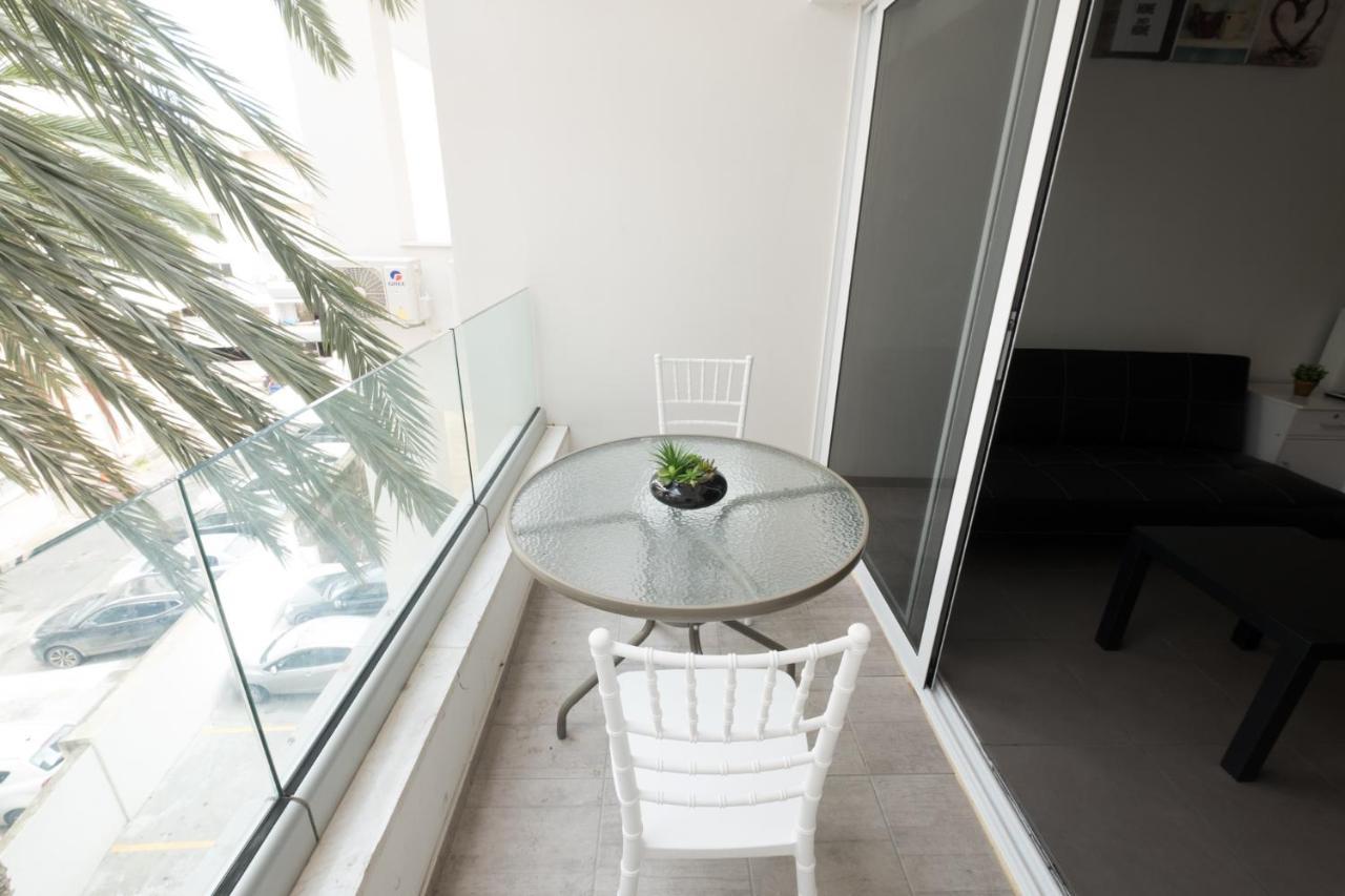 Spacious Studio Downtown Larnaca Exterior photo